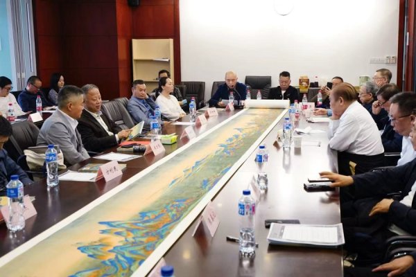 股票配资十大平台 为传统艺术现代转化探新路，《新绘·千里江山图》引学者热议